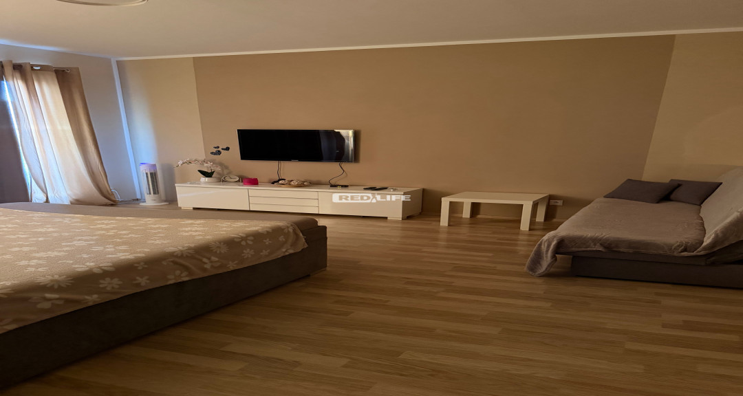Ahoj. Nab&iacute;z&iacute;m k pron&aacute;jmu pokoj