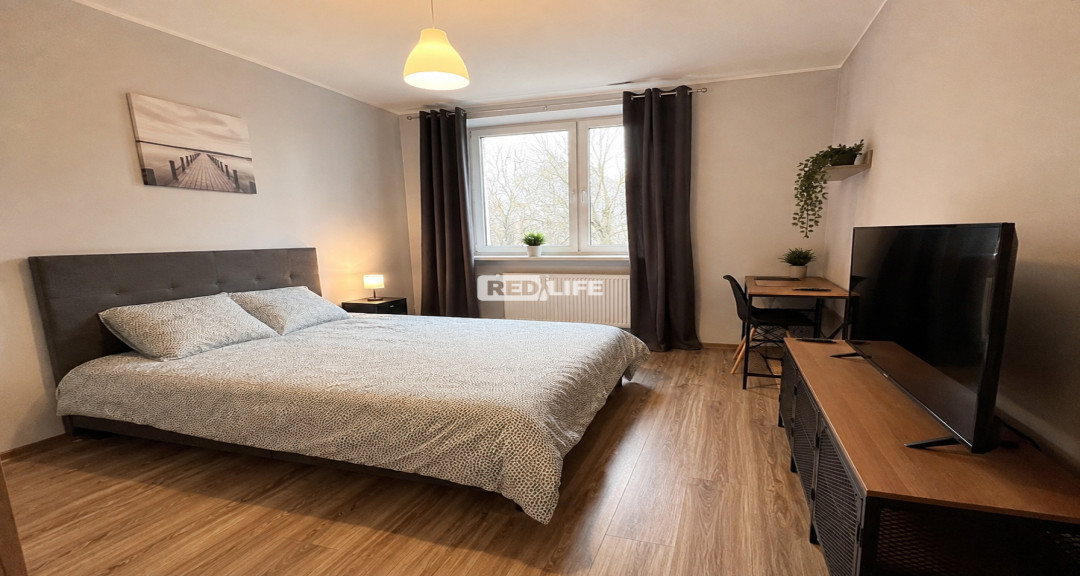 &pound;80 per night | Available